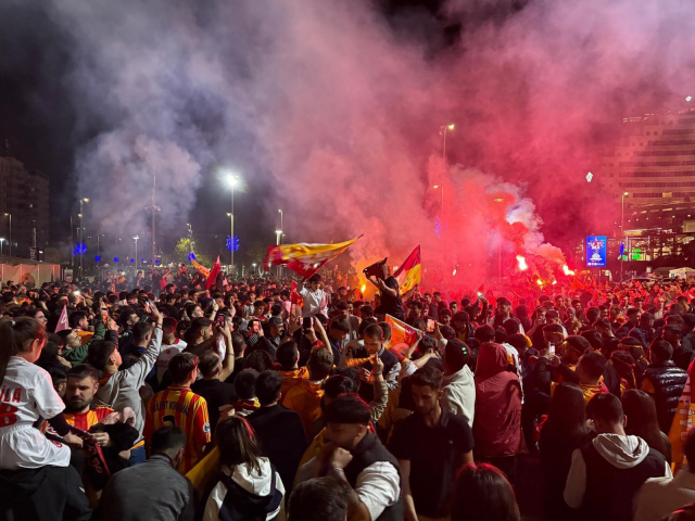 Türkiye sarı-kırmızıya boyandı: 26. şampiyonluk 81 ilde ve sınır ötesinde kutlandı