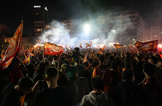 Türkiye sarı-kırmızıya boyandı: 26. şampiyonluk 81 ilde ve sınır ötesinde kutlandı