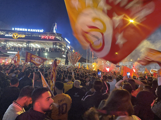 Türkiye sarı-kırmızıya boyandı: 26. şampiyonluk 81 ilde ve sınır ötesinde kutlandı