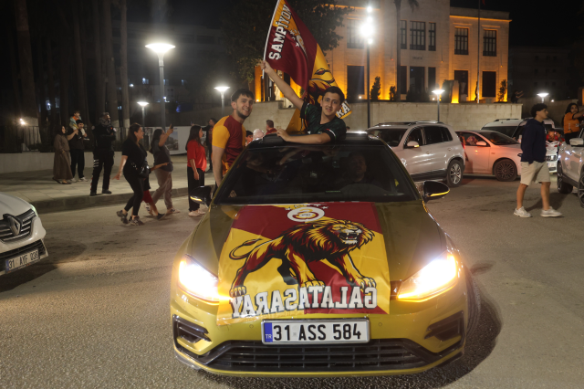 Türkiye sarı-kırmızıya boyandı: 26. şampiyonluk 81 ilde ve sınır ötesinde kutlandı