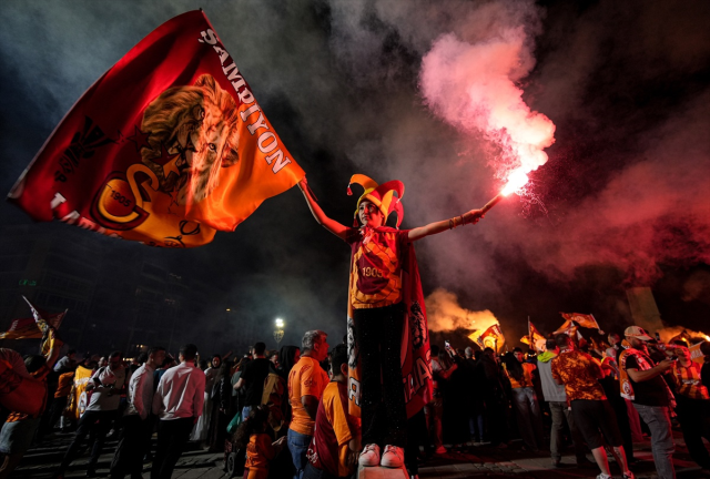 Türkiye sarı-kırmızıya boyandı: 26. şampiyonluk 81 ilde ve sınır ötesinde kutlandı