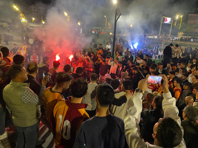 Türkiye sarı-kırmızıya boyandı: 26. şampiyonluk 81 ilde ve sınır ötesinde kutlandı