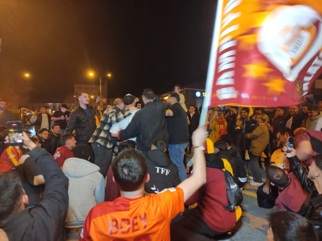 Türkiye sarı-kırmızıya boyandı: 26. şampiyonluk 81 ilde ve sınır ötesinde kutlandı