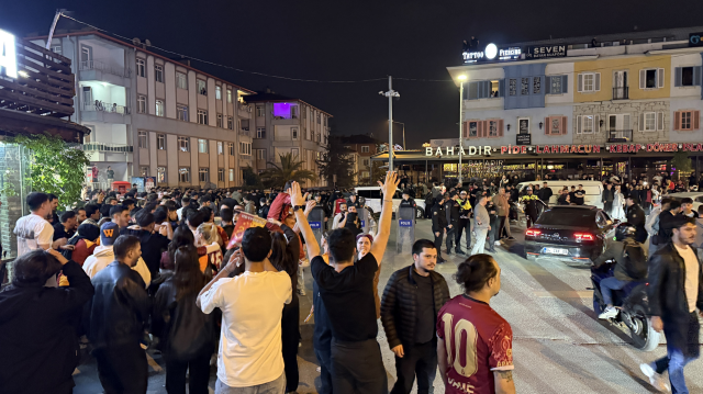 Türkiye sarı-kırmızıya boyandı: 26. şampiyonluk 81 ilde ve sınır ötesinde kutlandı