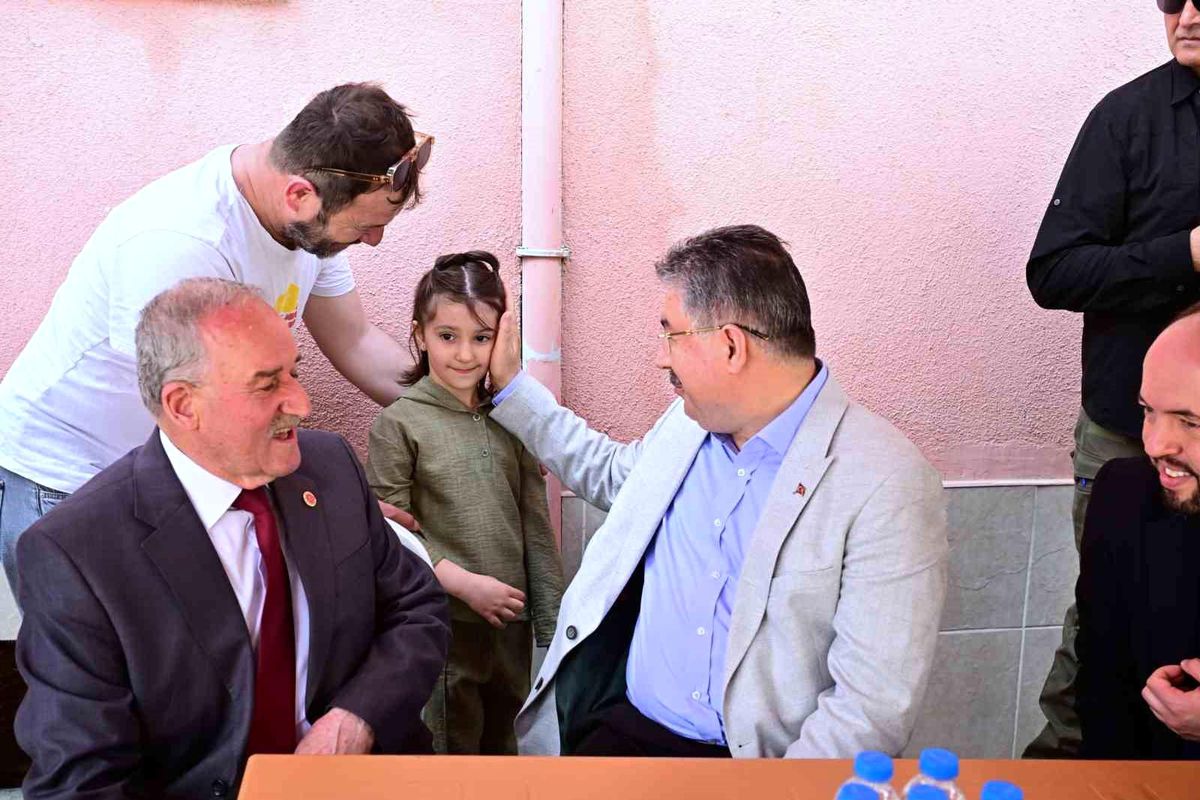 Vali Yılmaz, 10\'ncusu düzenlenen Mevlid-i Şerif programına katıldı