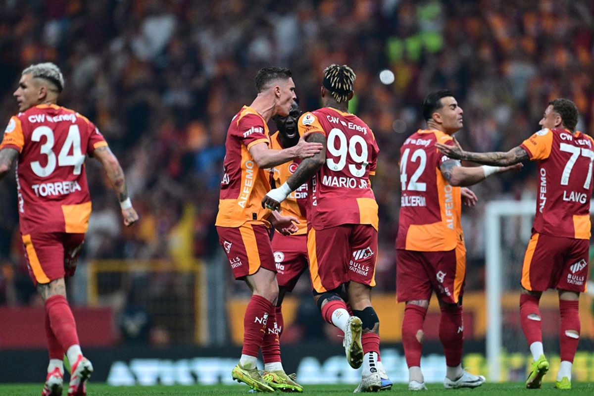 Yıldız isim müjdeyi şampiyonluğun ardından verdi: Yüzde 99 kalıyorum