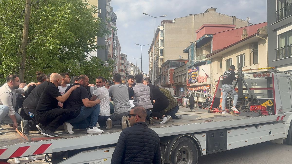 Yüksek sesle müzik tartışması kanlı bitti: Cenaze çekici üstünde taşındı
