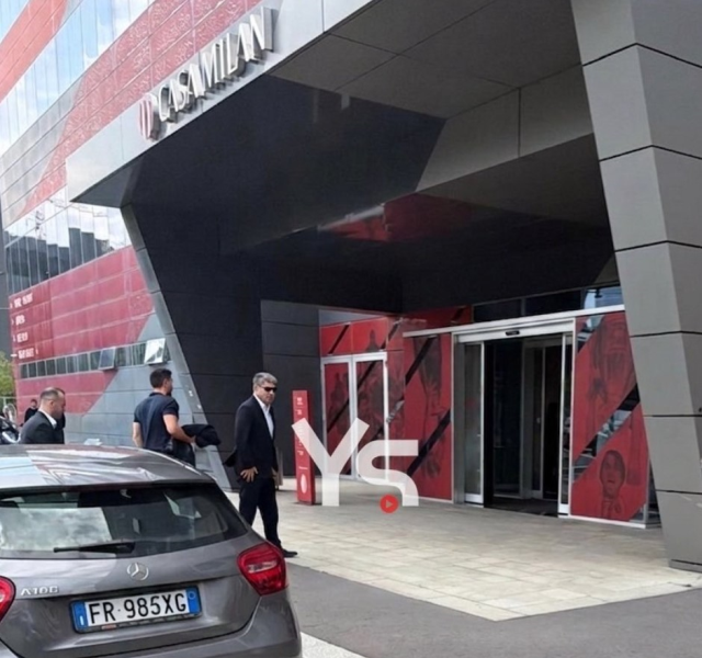 Hakan Safi transfer görüşmeleri için Milan'ın kulüp binasında! Hedefinde o isim var