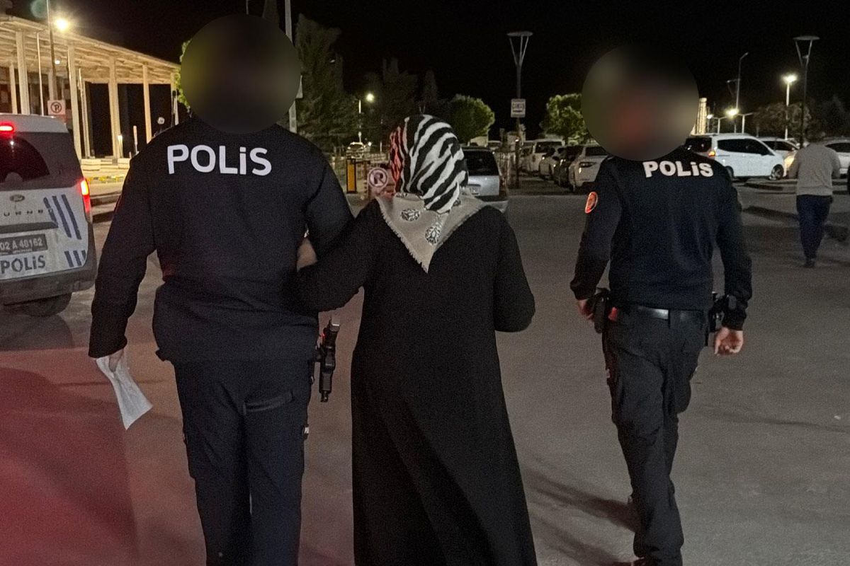 Anneler Günü\'nde 80 yaşındaki annesini darp etti