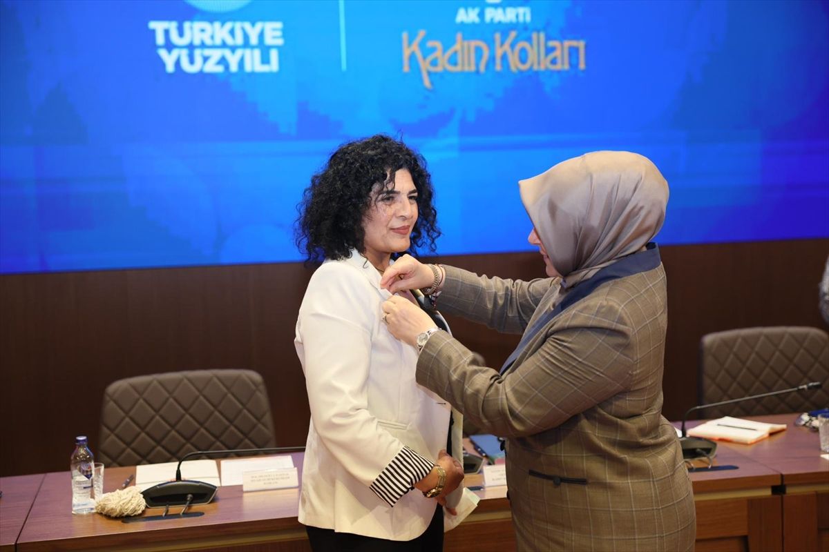 AK Parti Kadın Kolları\'na Yeni Üyeler Katıldı