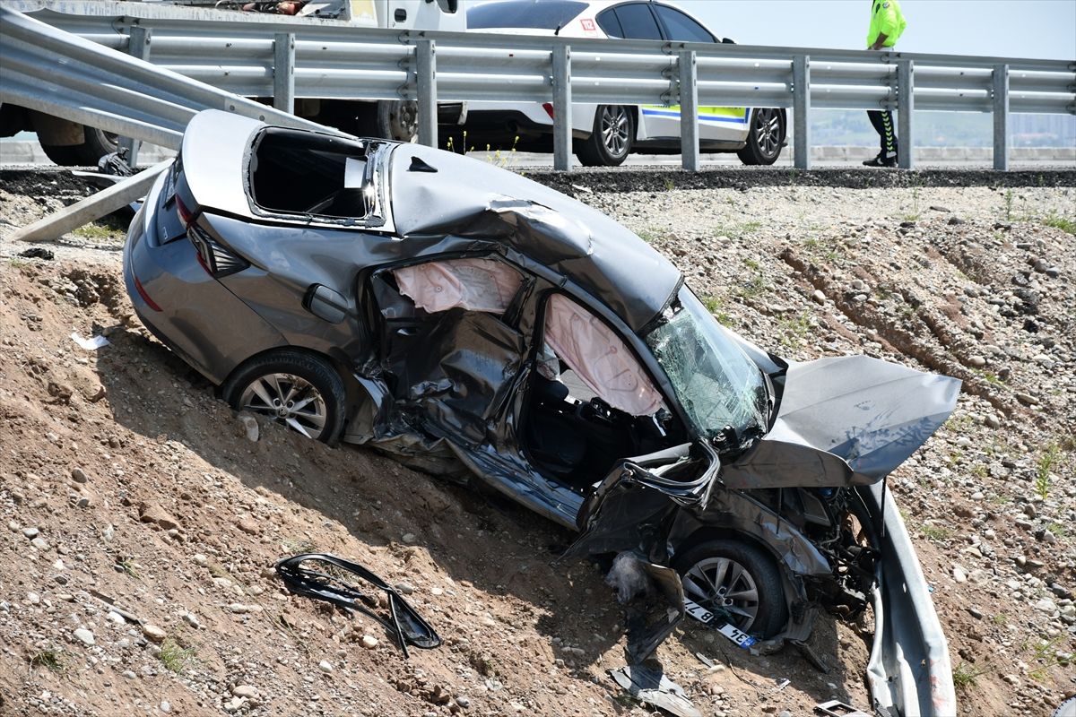 Batman\'da Trafik Kazası: 1 Ölü, 2 Yaralı
