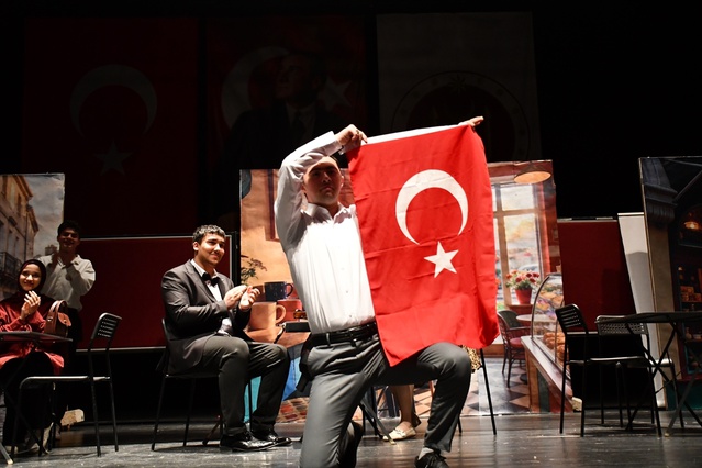 Engelli Bireylerden Tiyatro Performansı