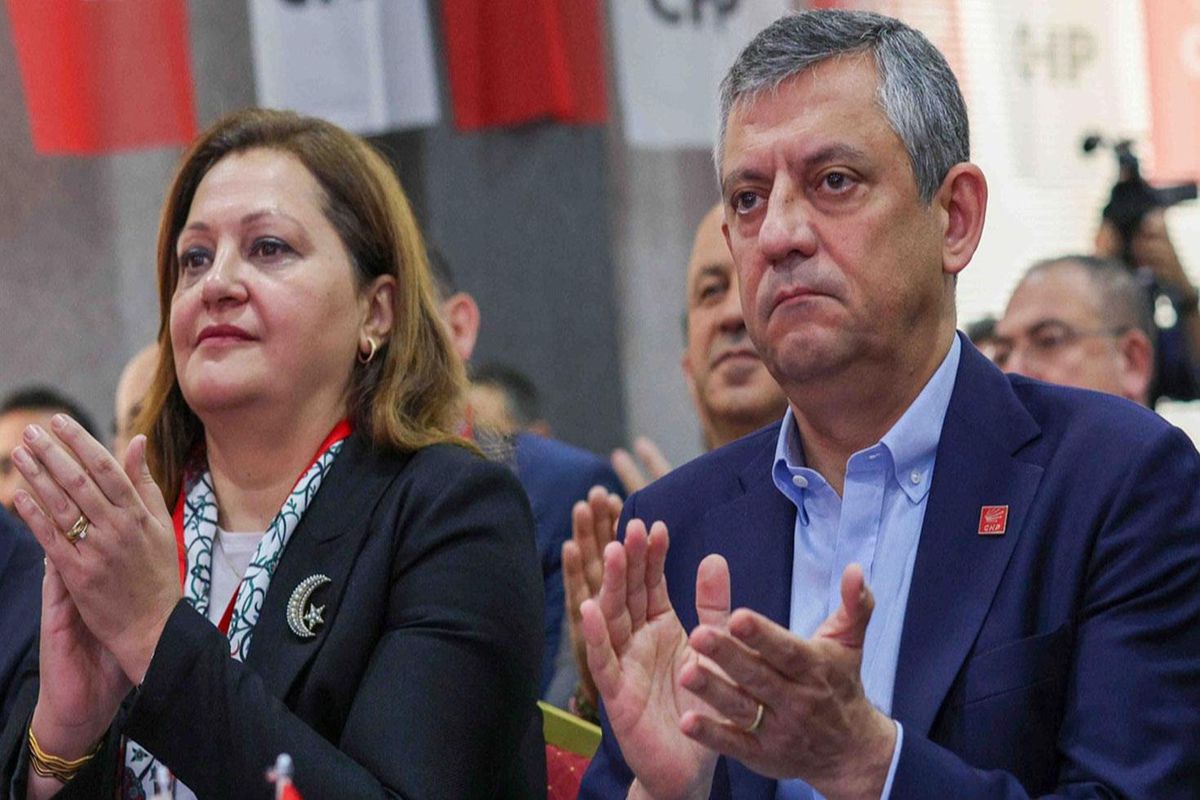 Burcu Köksal, CHP lideri Özgür Özel\'in kendisine gönderdiği mesajları paylaştı