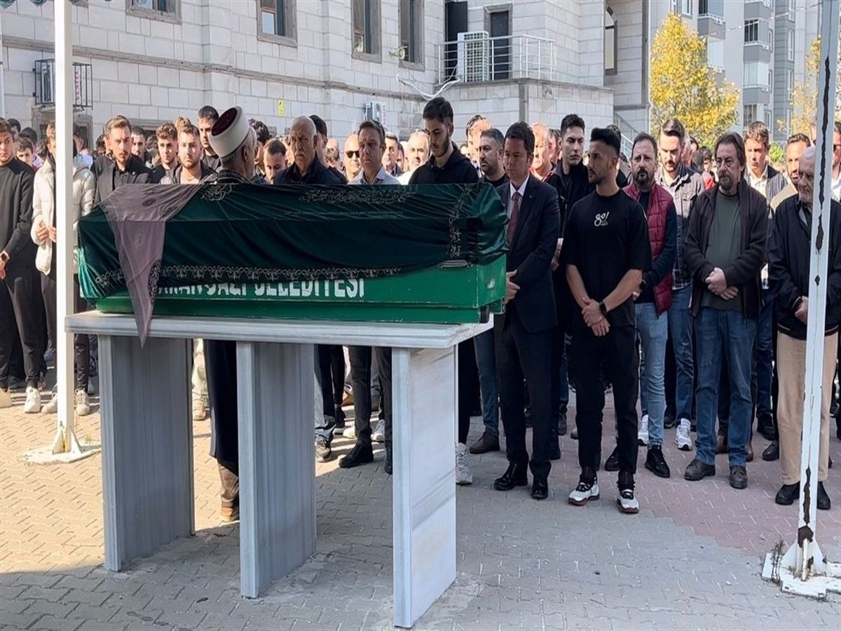 Diş hekimi eşini çocuklarının yanında öldüren sanığa \'haksız tahrik\' indirimiyle 24 yıl hapis