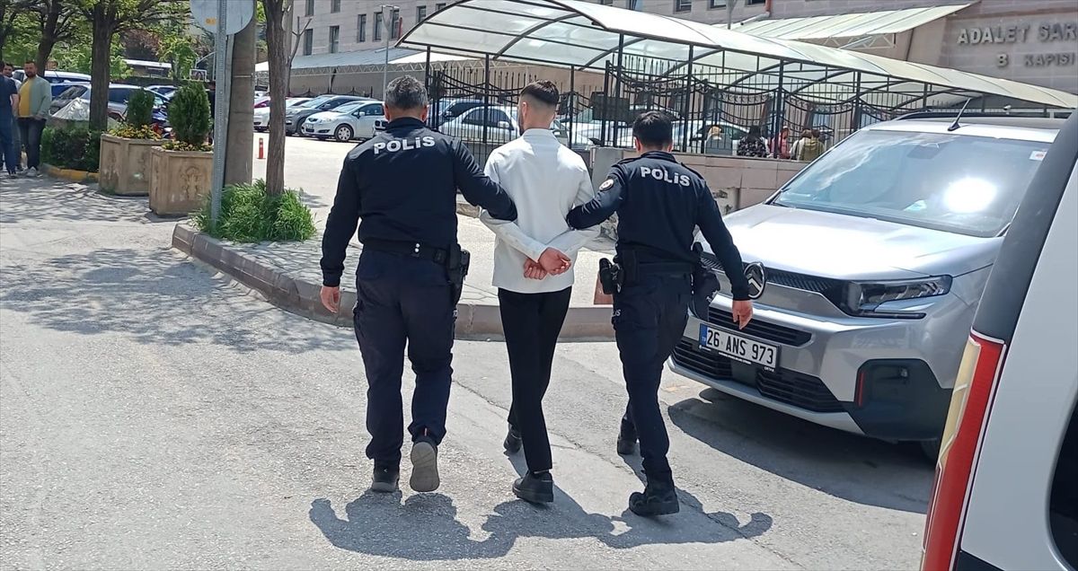 Düğün Konvoyunda Havaya Ateş Açan Zanlı Yakalandı