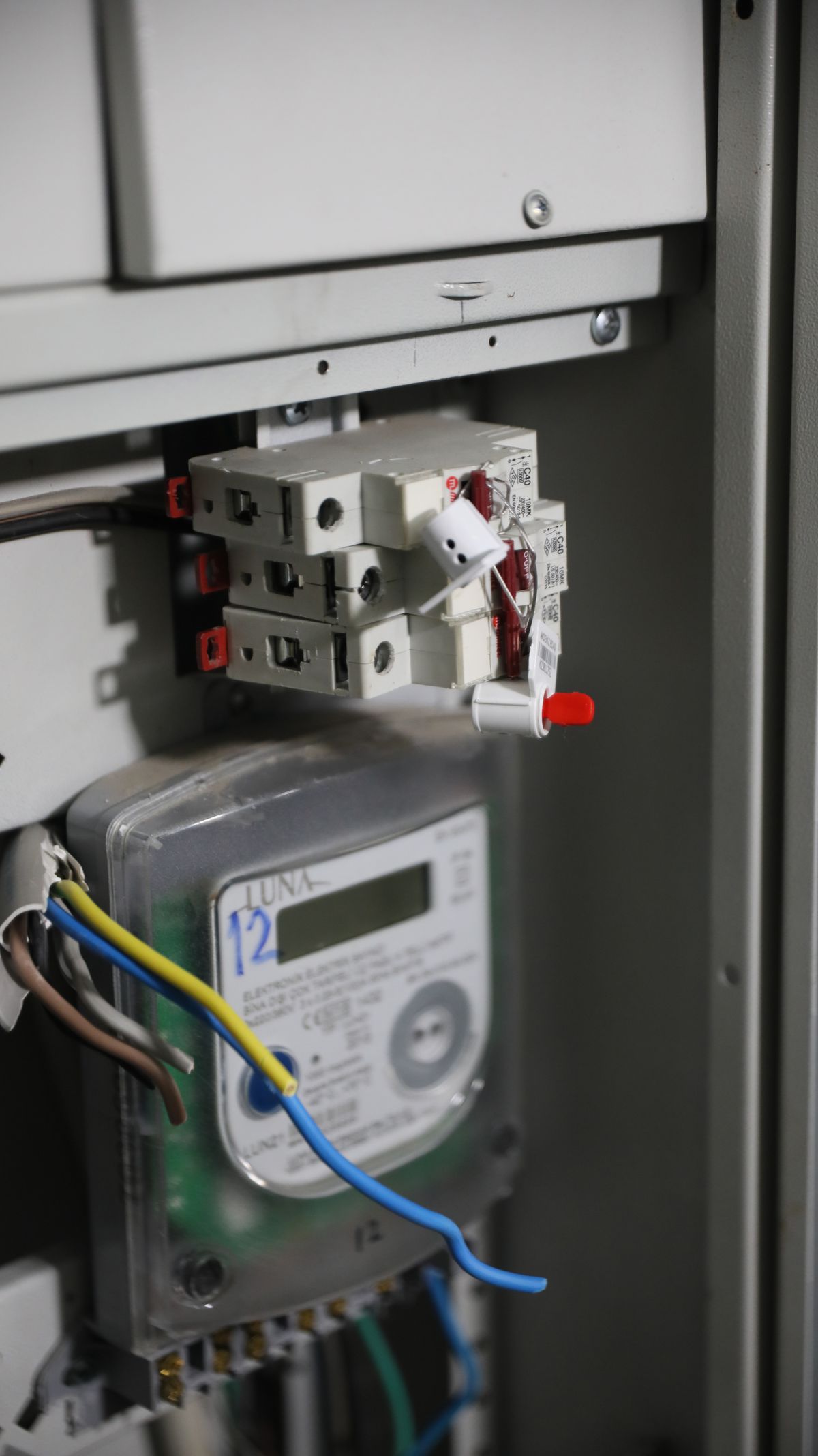 Karanlıkta 6 Gün: Aile Elektrik Kesintisinden Mağdur Oldu