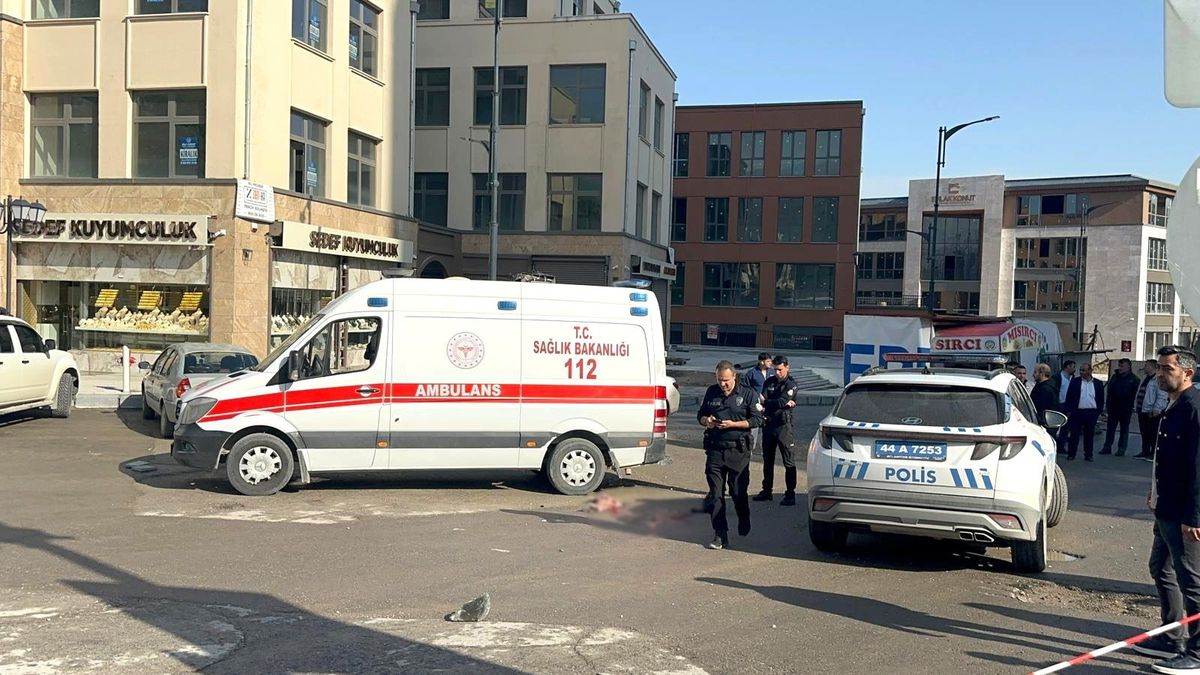 Eski eşe sokak ortasında infaz! Yere düşünce yakın mesafeden ateş etti