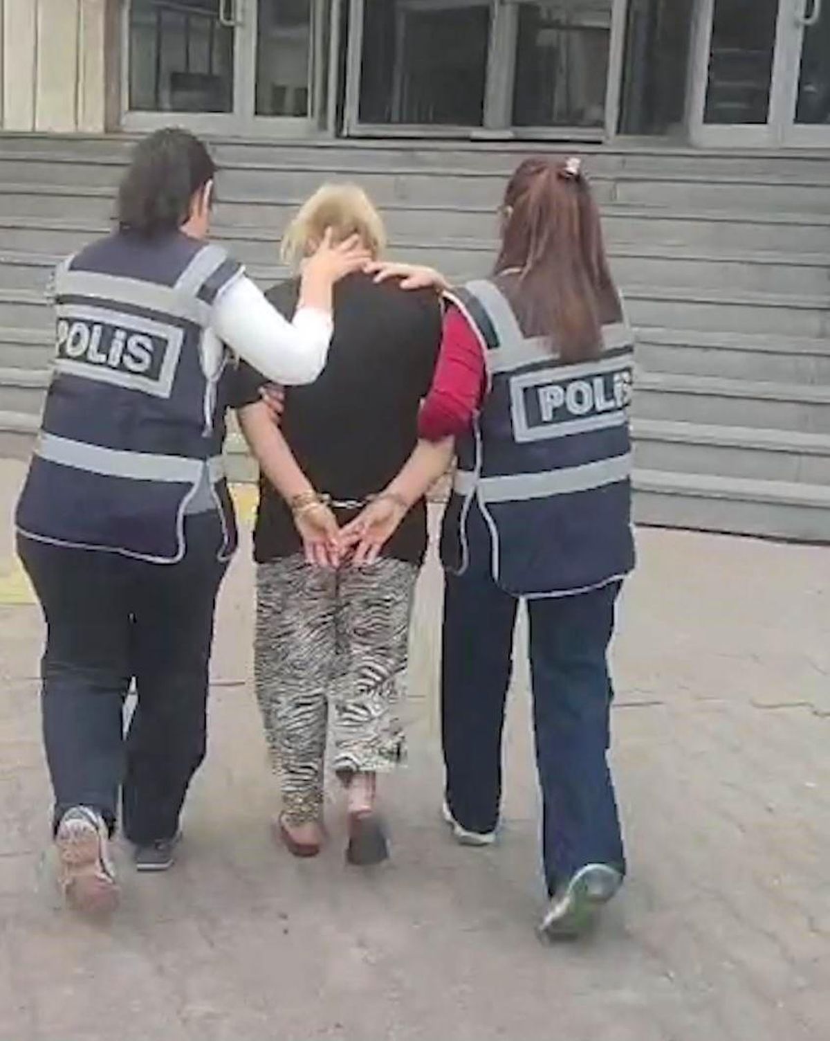 Kayseri\'de Aranan Hırsız Kadın Yakalandı