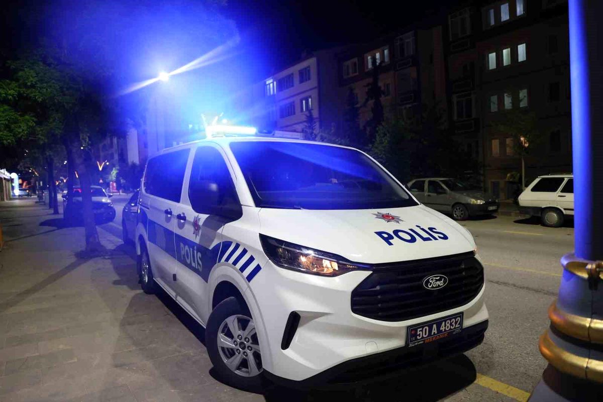Nevşehir\'de Bıçaklı Kavga: Ambulans Ekipleri Mahsur Kaldı