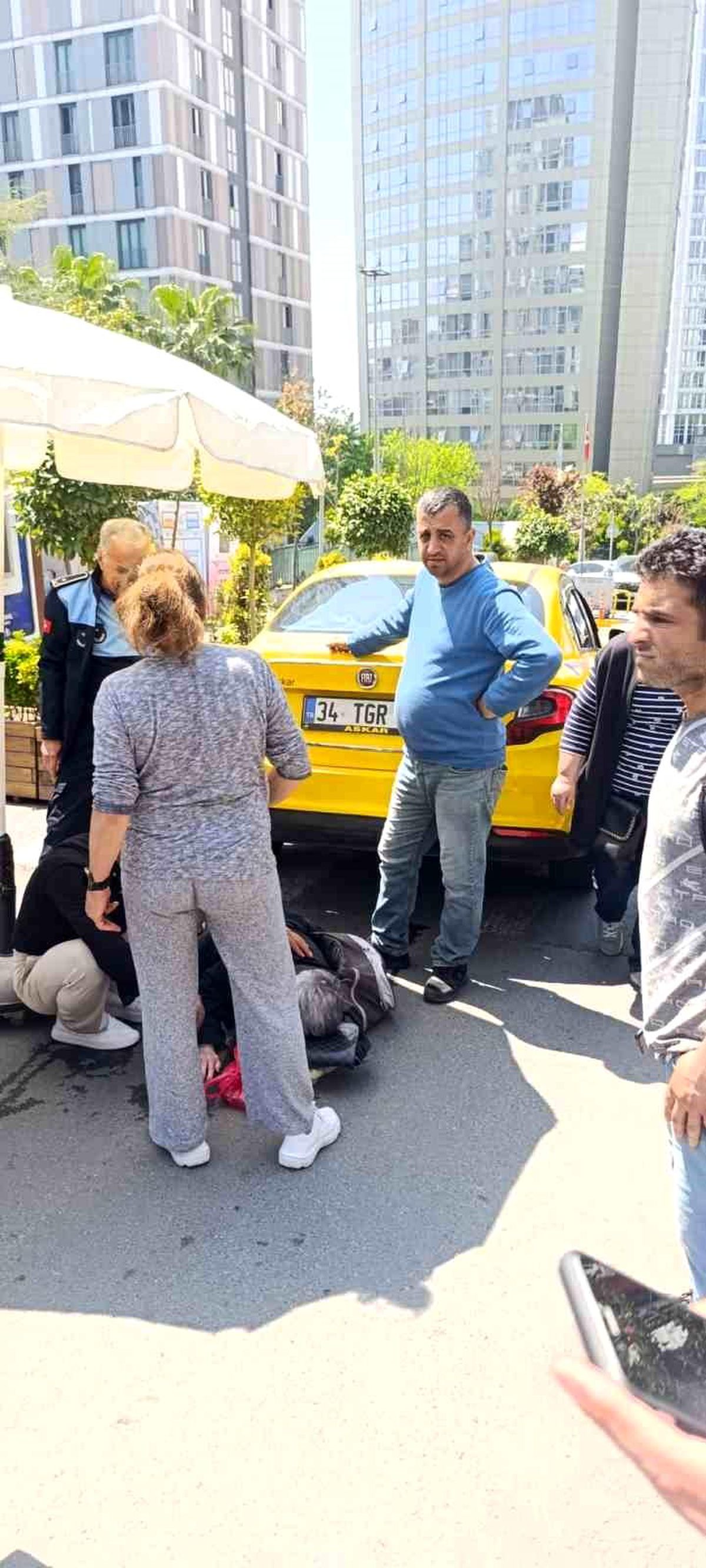 Şişli\'de Taksi Kazası: Yaşlı Kadın Yaralandı