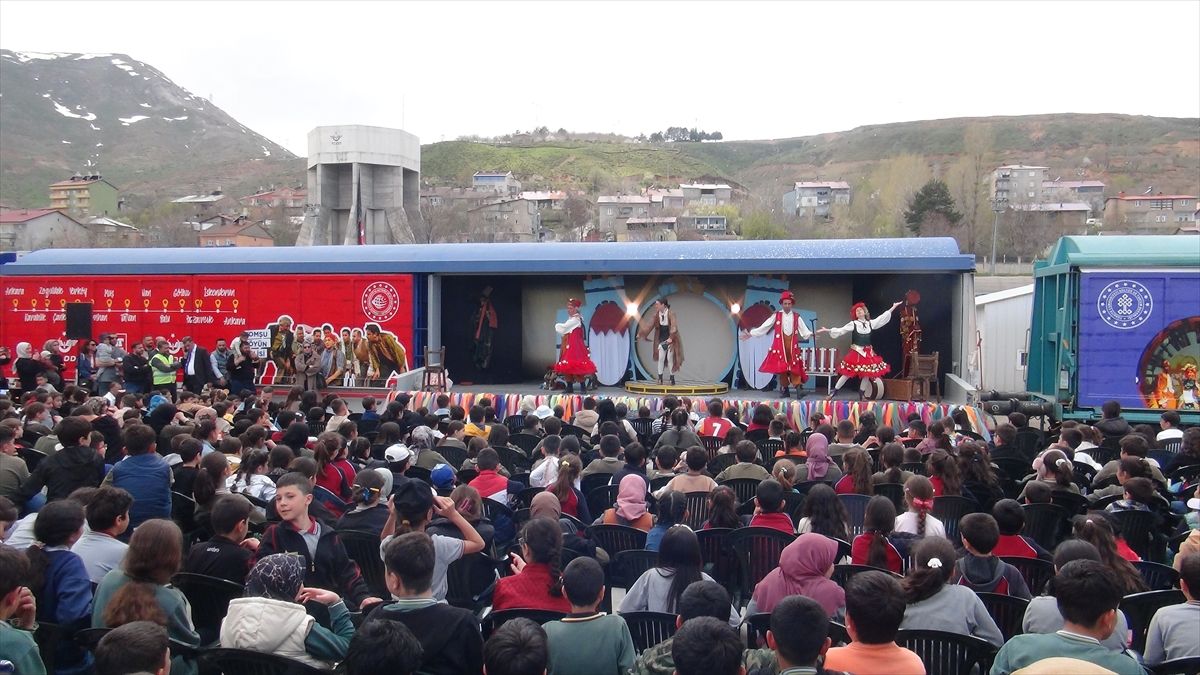 Tiyatro Treni Tatvan\'da