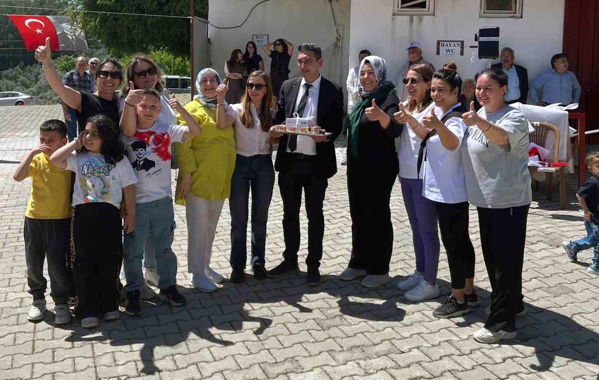 Çiçekli Mahallesi\'nde Anlamlı Anneler Günü Etkinliği