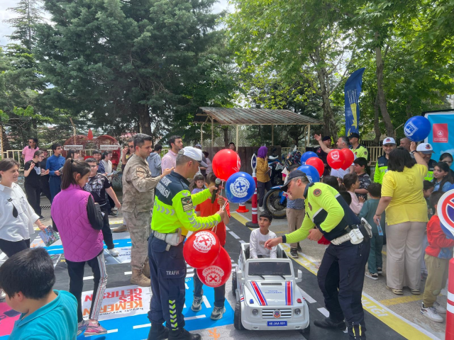 Kahramanmaraş’ta özel gereksinimli öğrencilere uygulamalı trafik eğitimi