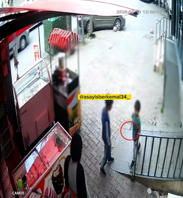 Bunlar nasıl çocuk! Önce kediyi bıçakladılar sonra esnafı tehdit ettiler