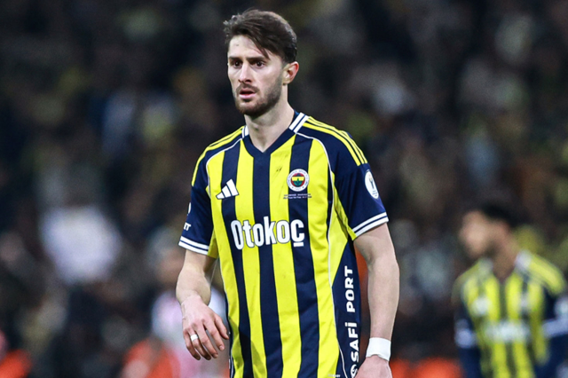 Arda Turan hem Fenerbahçe'nin hem de Galatasaray'ın yıldızını istiyor
