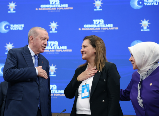 Burcu Köksal AK Parti'de! Rozetini Erdoğan taktı, ilk sözleri manidar