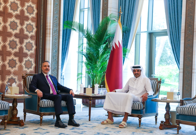 Bakan Fidan Doha'da Katar Emiri ile görüştü