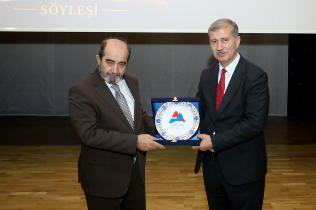 Şair ve yazar Ömer Demirbağ AİÇÜ’de öğrencilerle buluştu