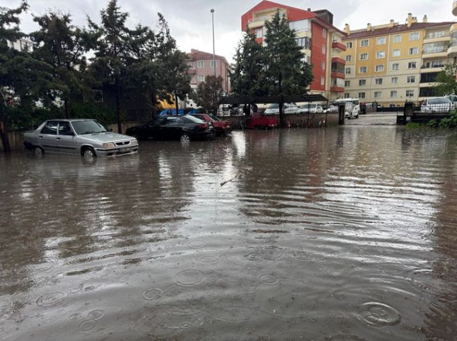 7 kentimizi sel ve dolu vurdu, hayat durma noktasına geldi