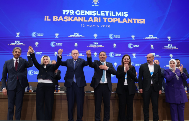 Burcu Köksal AK Parti'de! Rozetini Erdoğan taktı, ilk sözleri manidar
