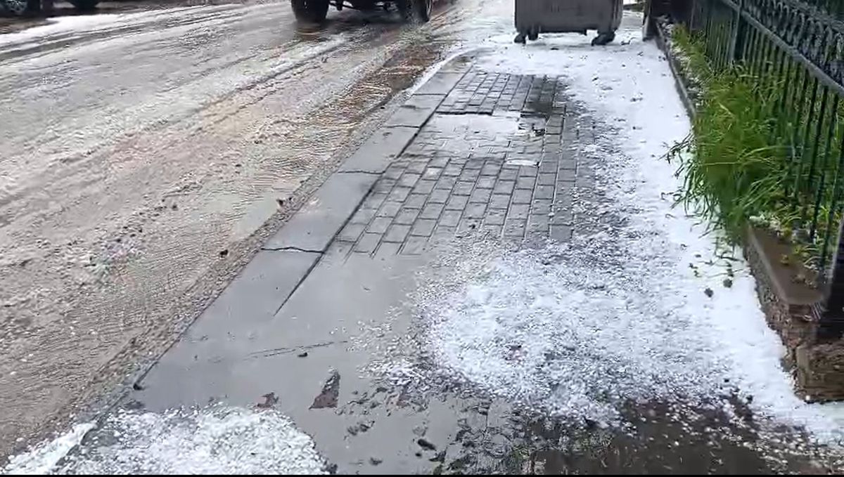 Bala\'da Sağanak ve Dolu Etkili Oldu