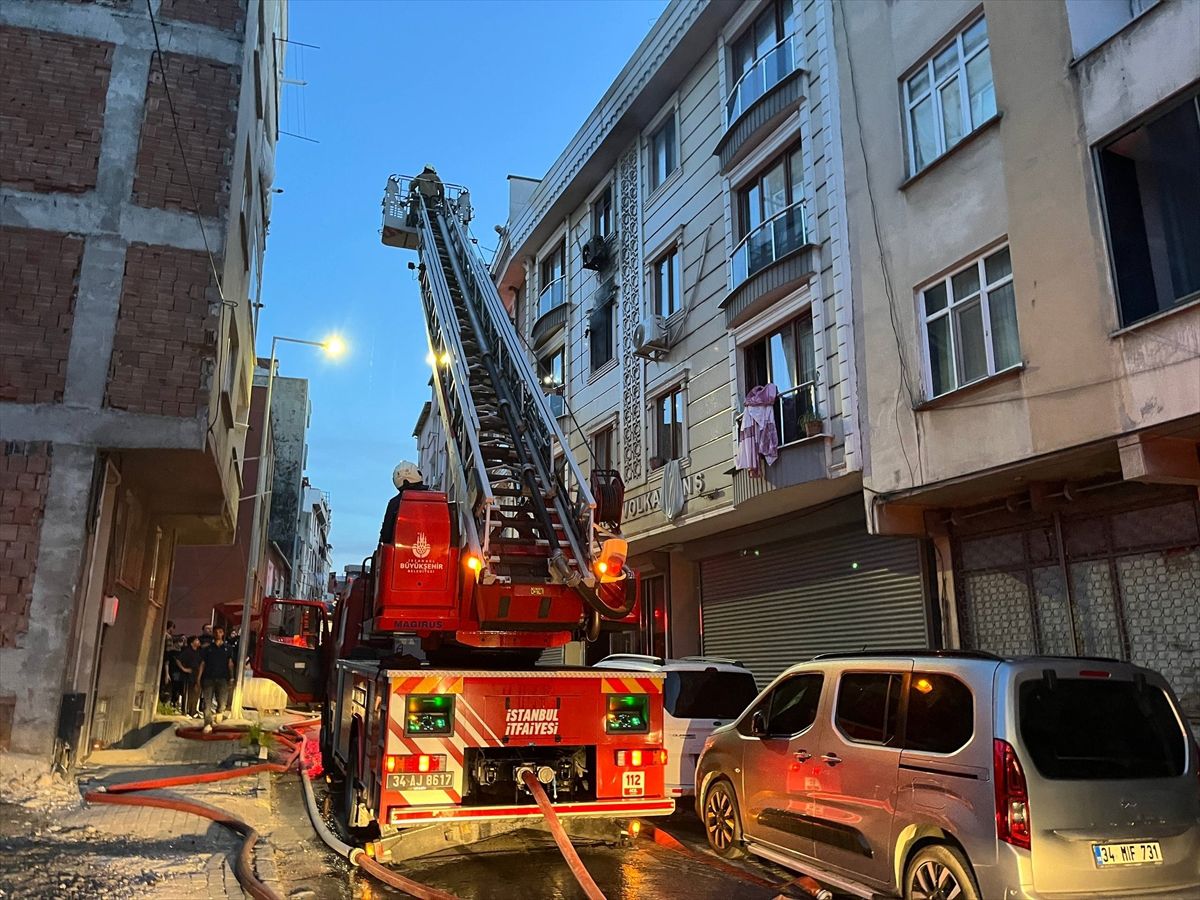 Bağcılar\'da Dairede Yangın Çıktı