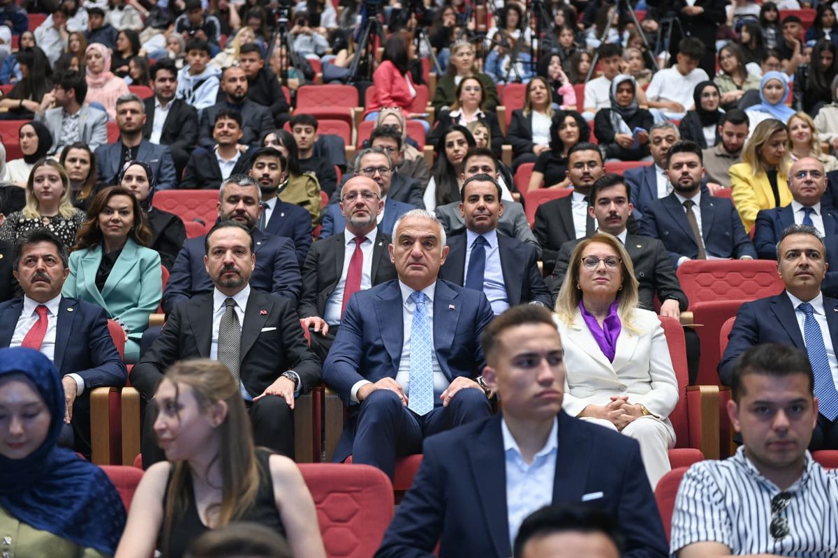 Bakan Ersoy, Türkçe\'nin Önemi Üzerine Konuştu