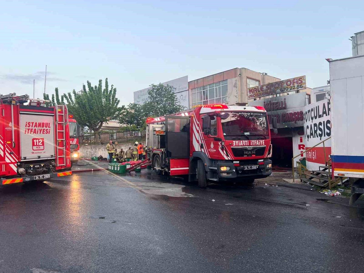 Başakşehir\'de parfüm imalatı tesisinde çıkan yangın 8. saatinde söndürüldü