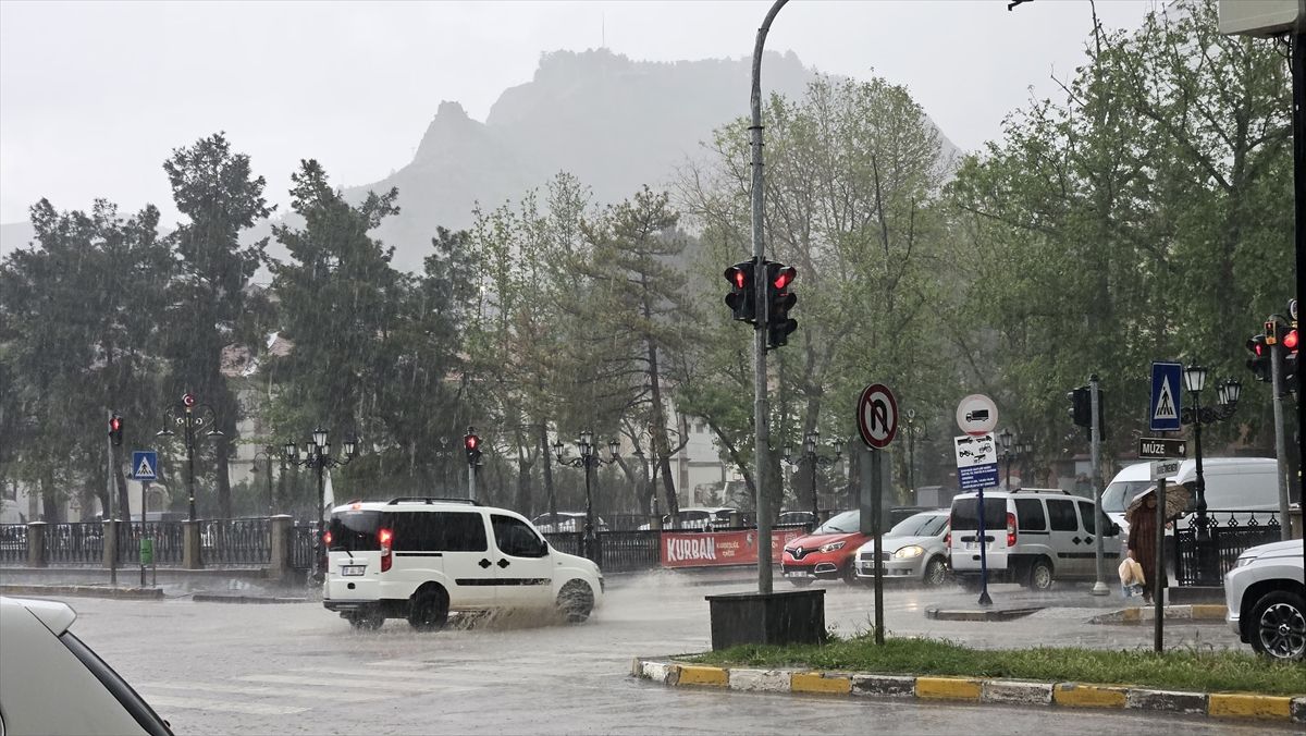 Çankırı\'da Sağanak Yağış Su Baskınlarına Neden Oldu