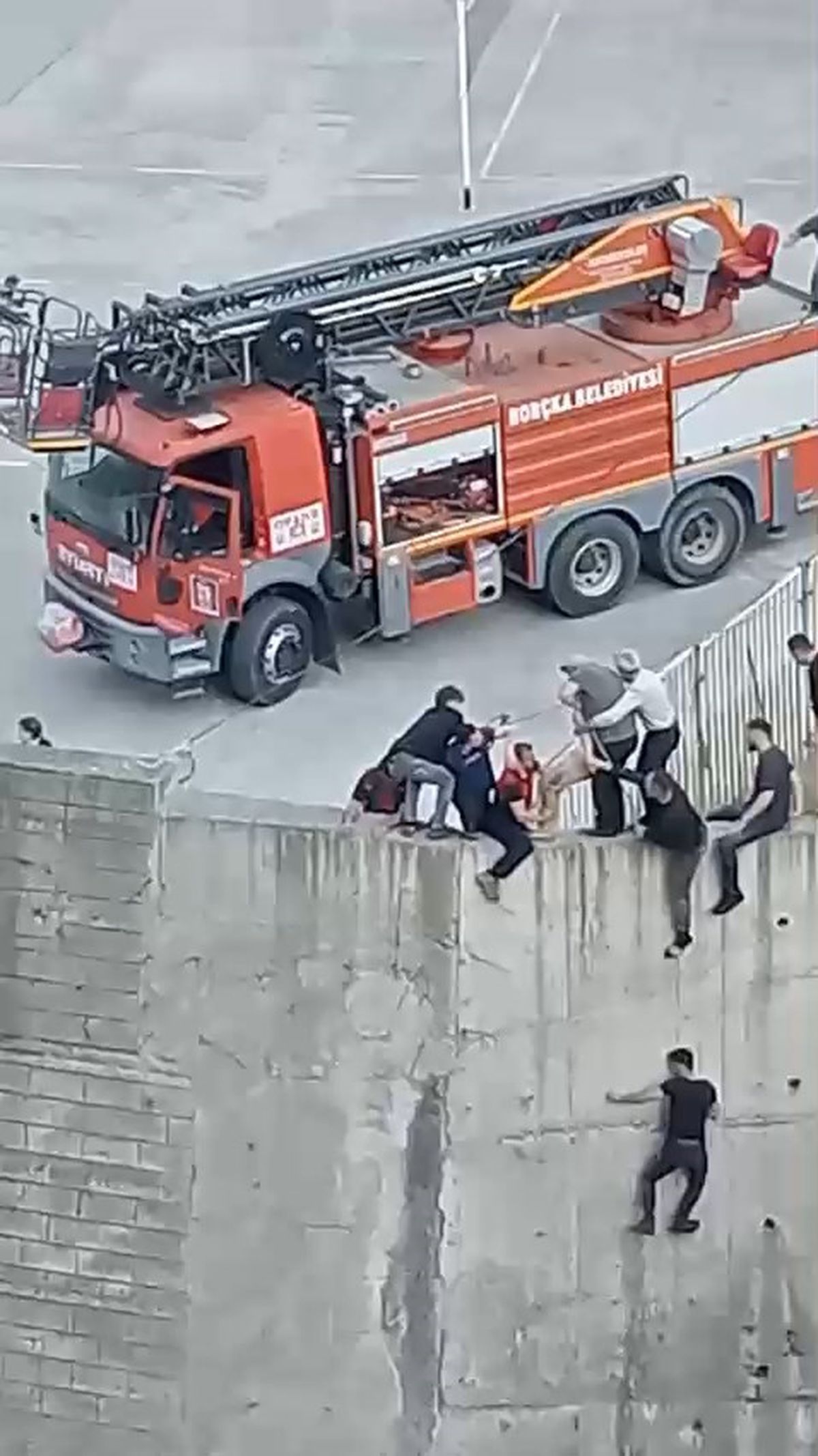 11 Yaşındaki Eslem, Dereye Düşerek Kurtarıldı