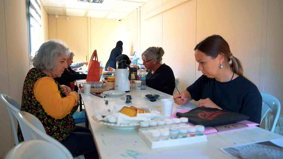 Didim Belediyesi\'nin çini kursu ilgi görüyor