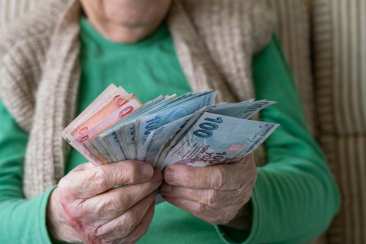 Emeklilerin beklediği tarih açıklandı! Maaş ve ikramiyeler hesaplara yatıyor