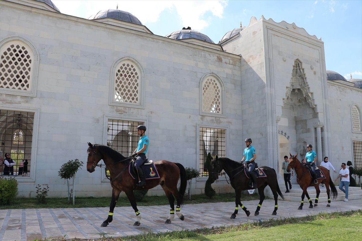 Jandarma Atlı Birlikleri Galle Park\'ta Göreve Başladı