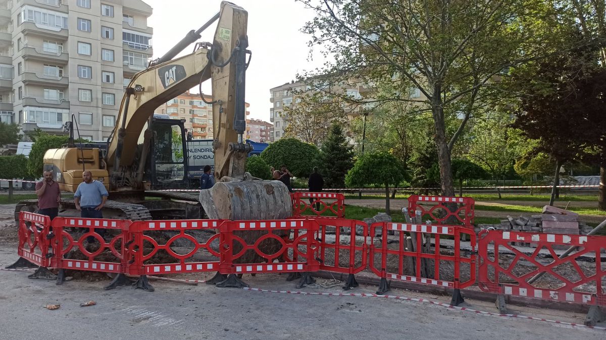 Konya\'da Göçük Altında Kalan Kardeşler Kurtarıldı