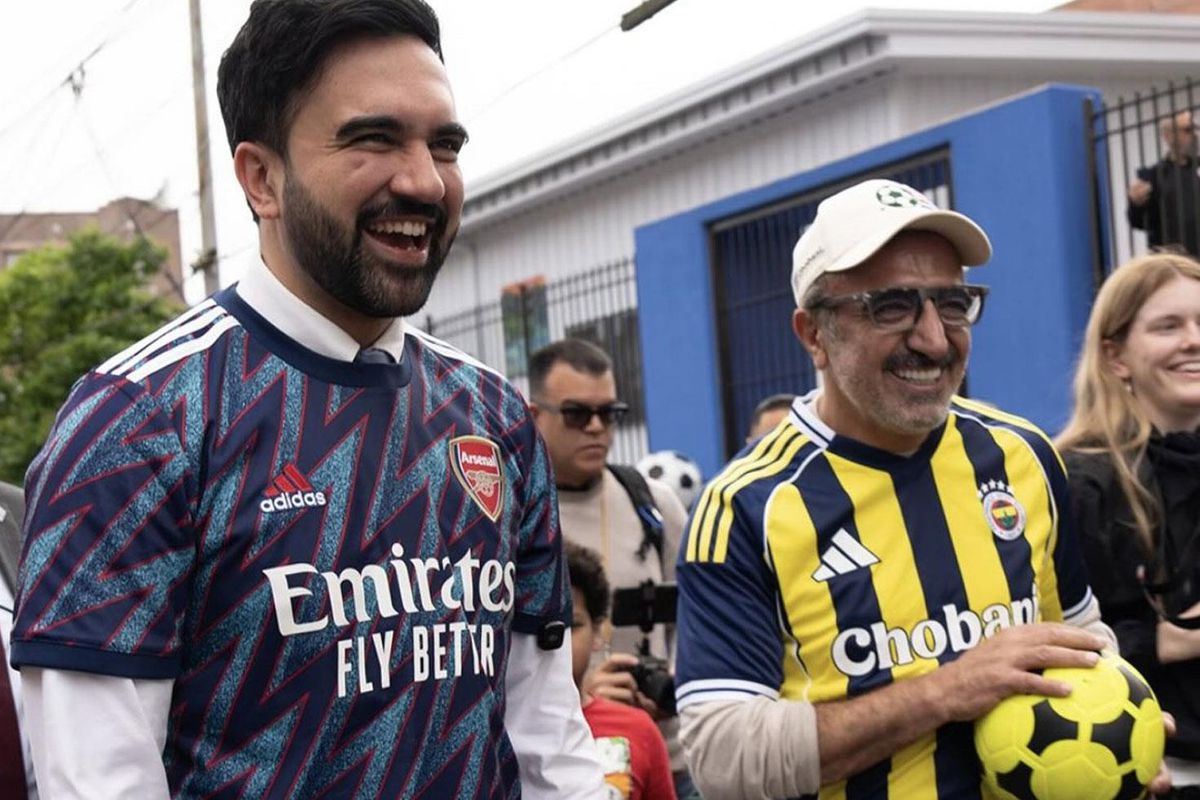 Hamdi Ulukaya Fenerbahçe forması giydi, New York sokaklarında top oynadı