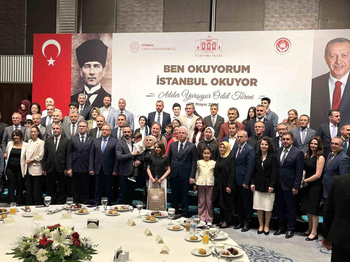 İstanbul\'da Aileler Kitap Okuma Yarışması Yapıldı