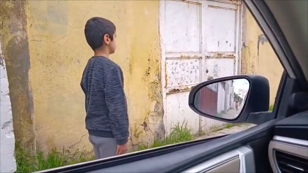 Emre Özer İstiklal Marşı\'na Saygı Gösterdi