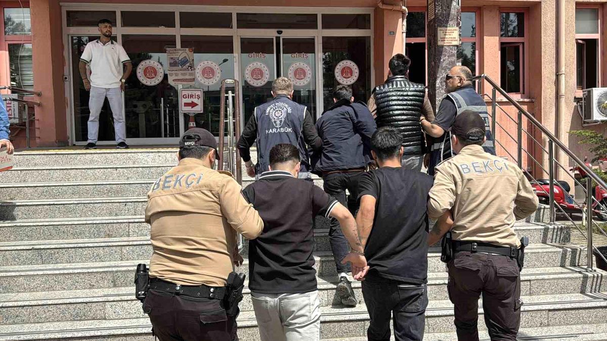 Karabük\'te Trafik Kavgası: 12 Gözaltı