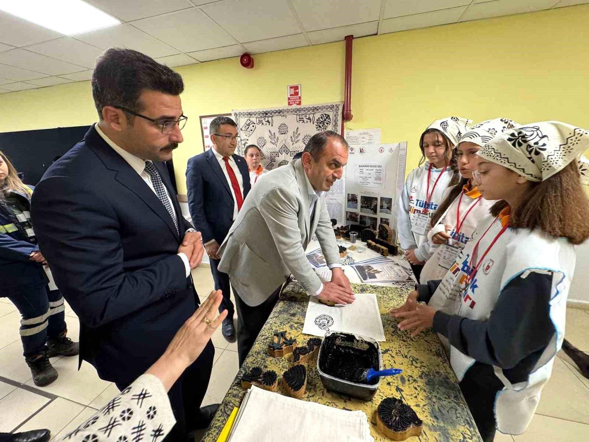 Kastamonu\'da öğrenciler yaptıkları bilimsel çalışmaları sergiledi