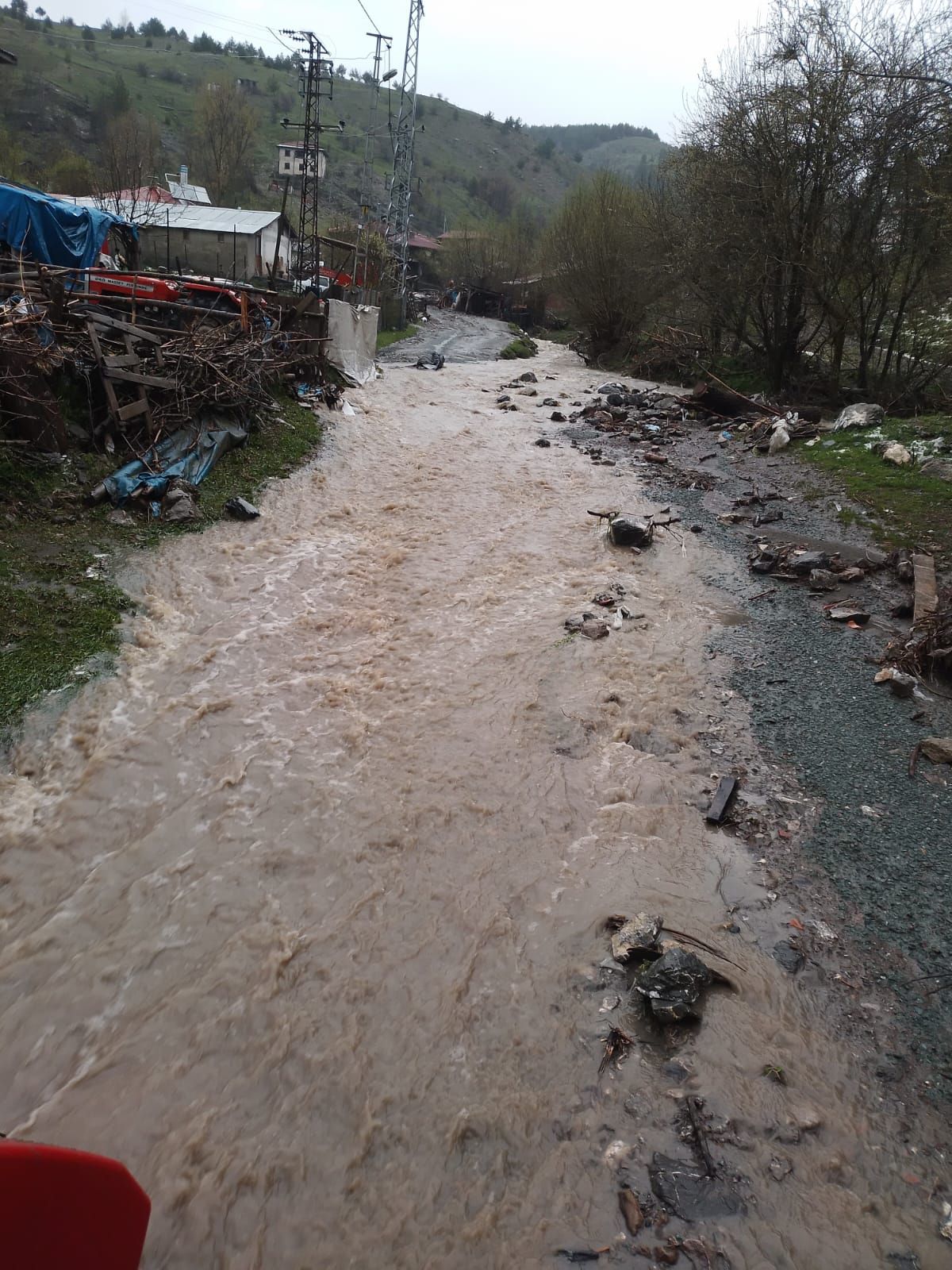 Tosya\'da Sağanak ve Dolu Yağışı